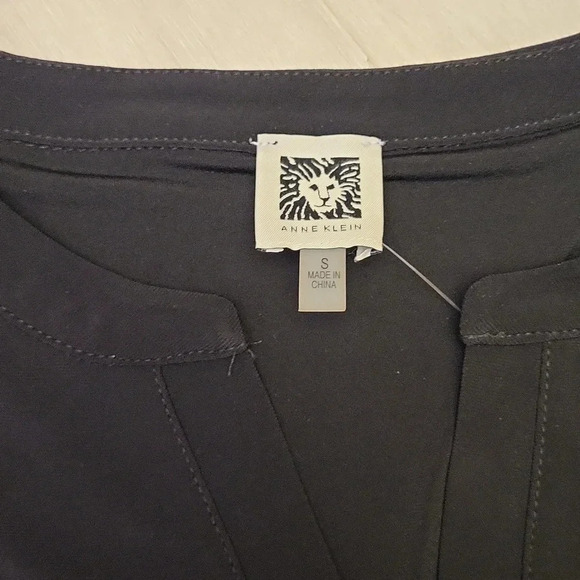 🛍Anne Klein Long Sleeve Gold Buttons Black Blouse‎ Size Small - Picture 2 of 6